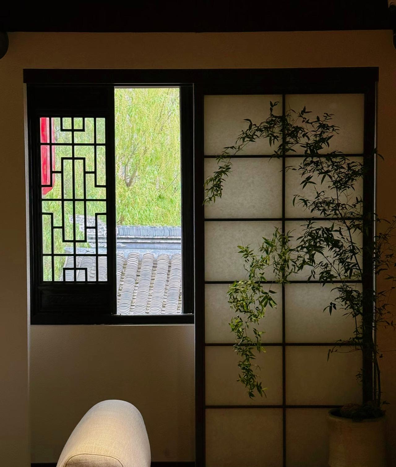 人生得意须尽欢，莫使君樽空对月。男人一定不可以省好色的钱。因为好色这个事情是有时