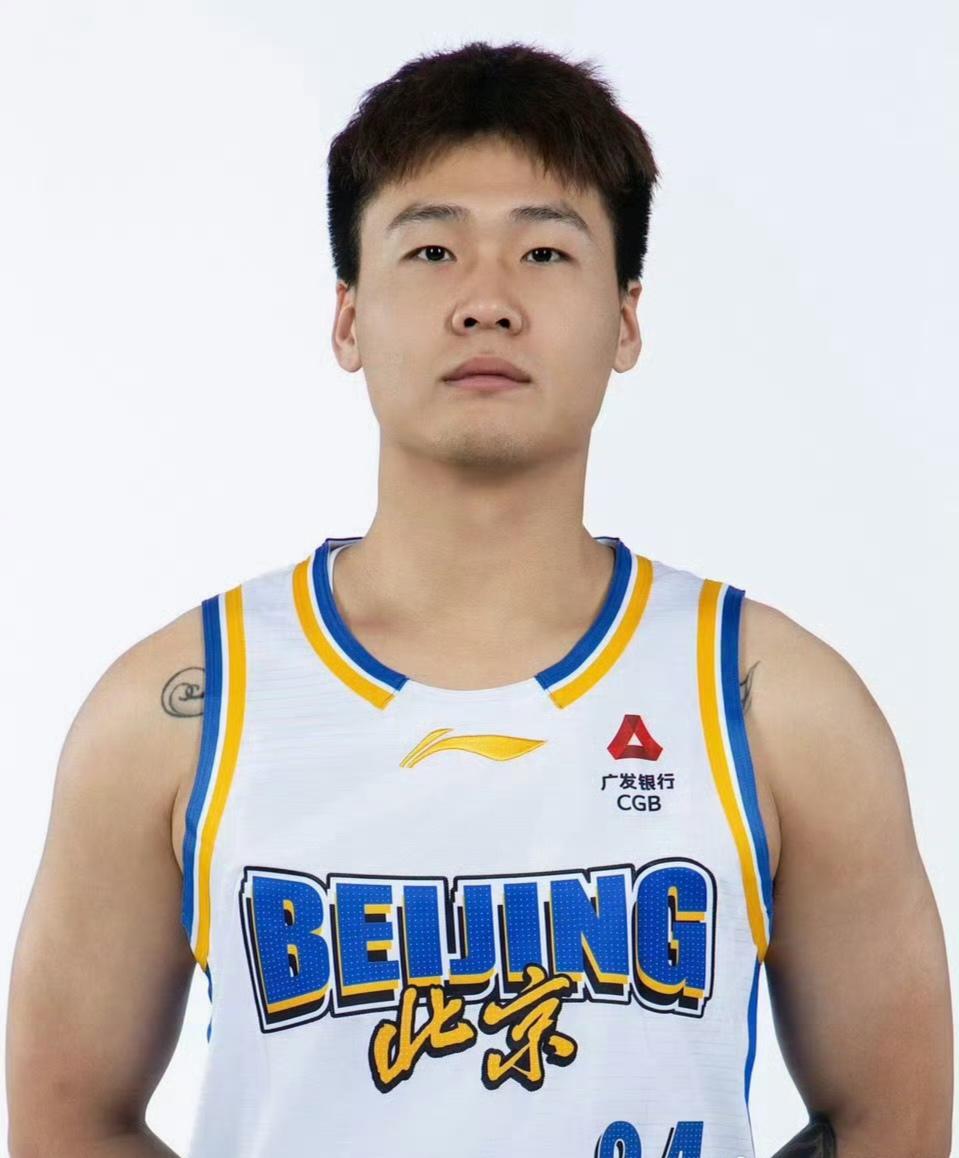 赵睿加盟首秀！北京84-74战胜江苏，一战打出了2个无可争议的事实！1.赵睿