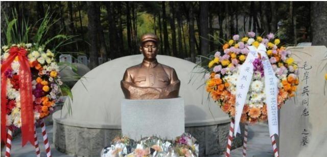 1955年，中央派人去朝鲜给毛岸英迁墓，结果刚准备开挖，一名朝鲜妇女就带着小孙女