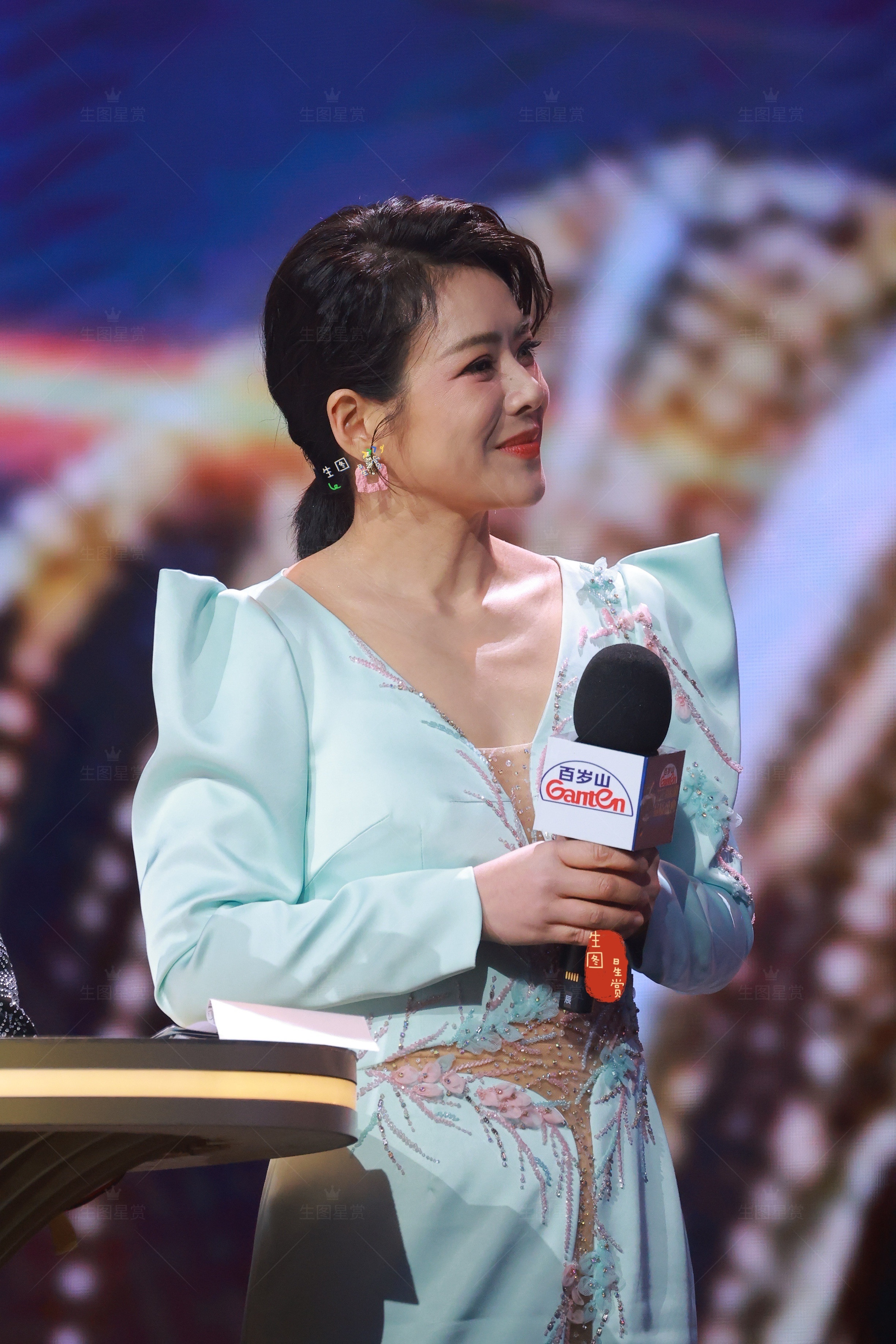 陈辰主持微短剧品质盛典内场尽显东方卫视一姐的魅力✨