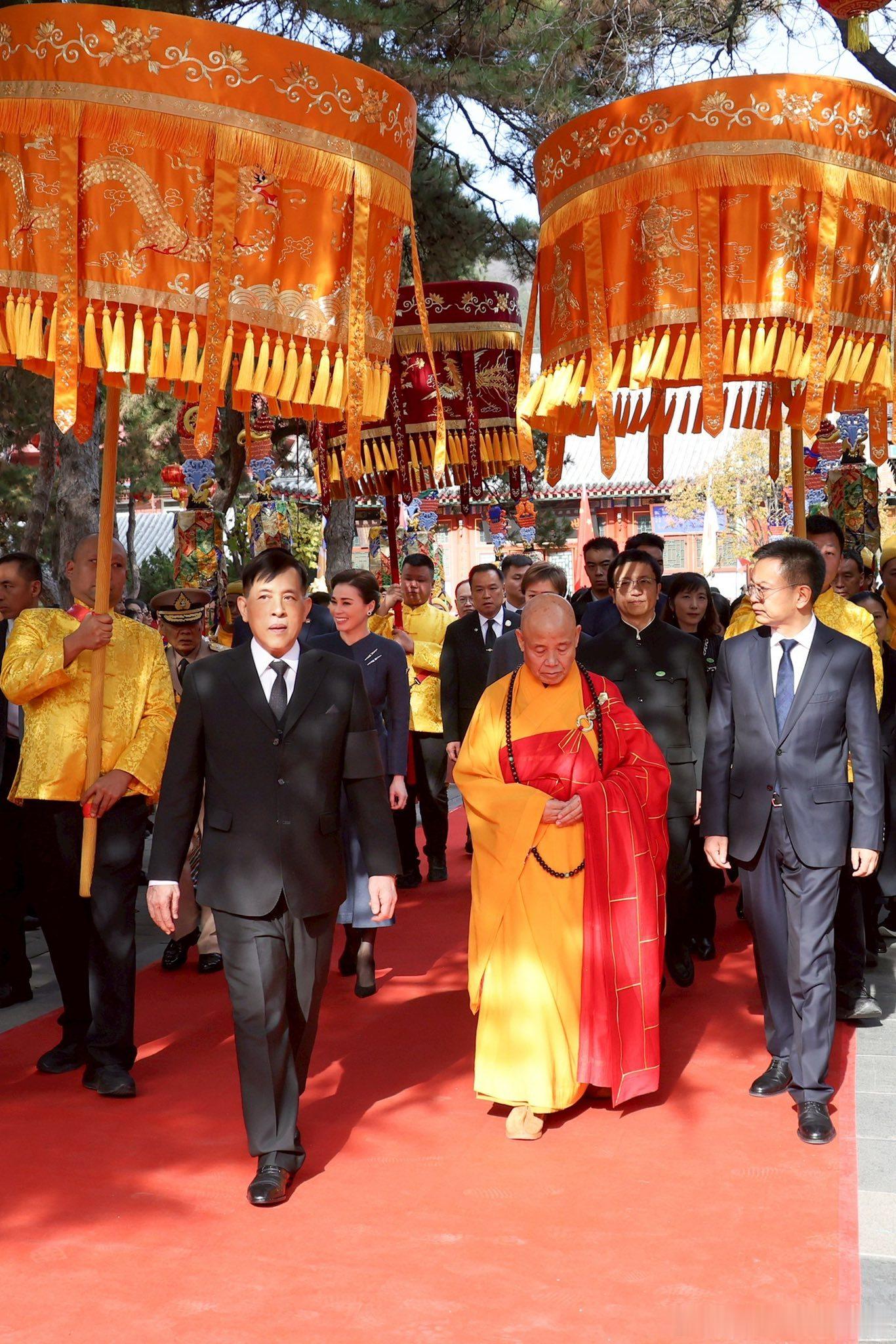 2025.11.15泰国国事访华Day3，泰国国王夫妇访问灵光寺及参观人型机