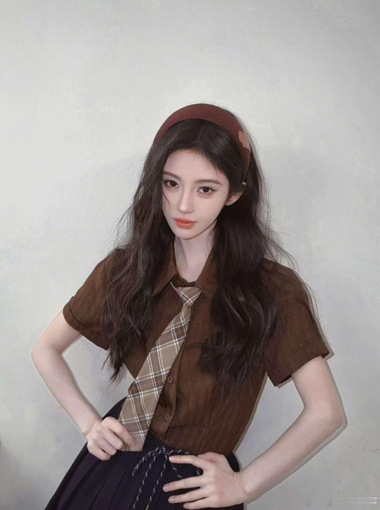 鞠婧祎戳嘴wink看了鞠婧祎的自拍，整个人都陷入了她的魅力之中，那个戳嘴win