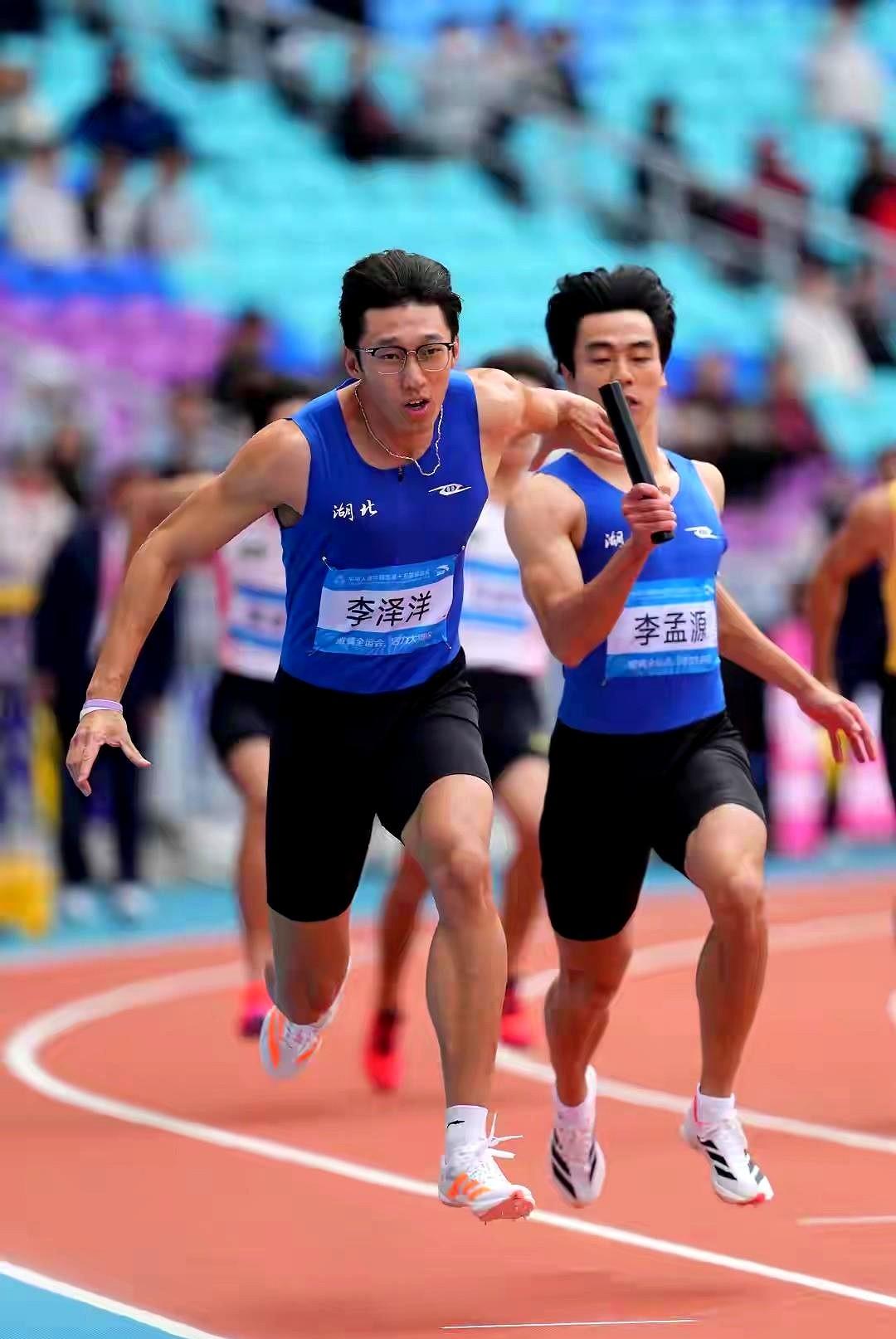 说真的，湖北田径男女接力队，取得如此壮举，必须得夸。20日，全运会田径男女4×