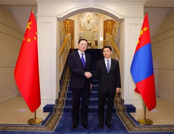 蒙古对中国态度大变样！总理外长亲自表态最近有个事儿值得关注，咱们国家外交部副