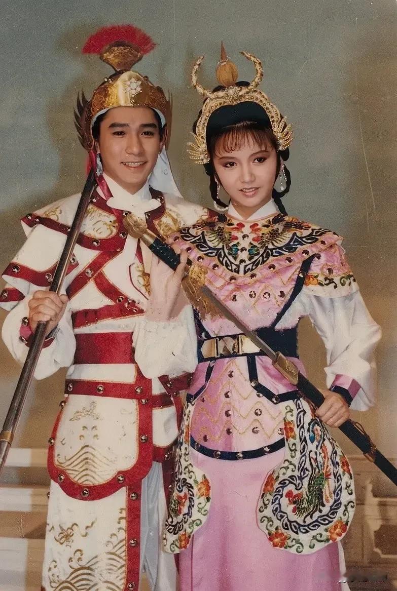 《杨家将》七对夫妻，谁最登对？七郎夫妇一梁朝伟曾华倩六郎夫妇一刘德华刘嘉玲