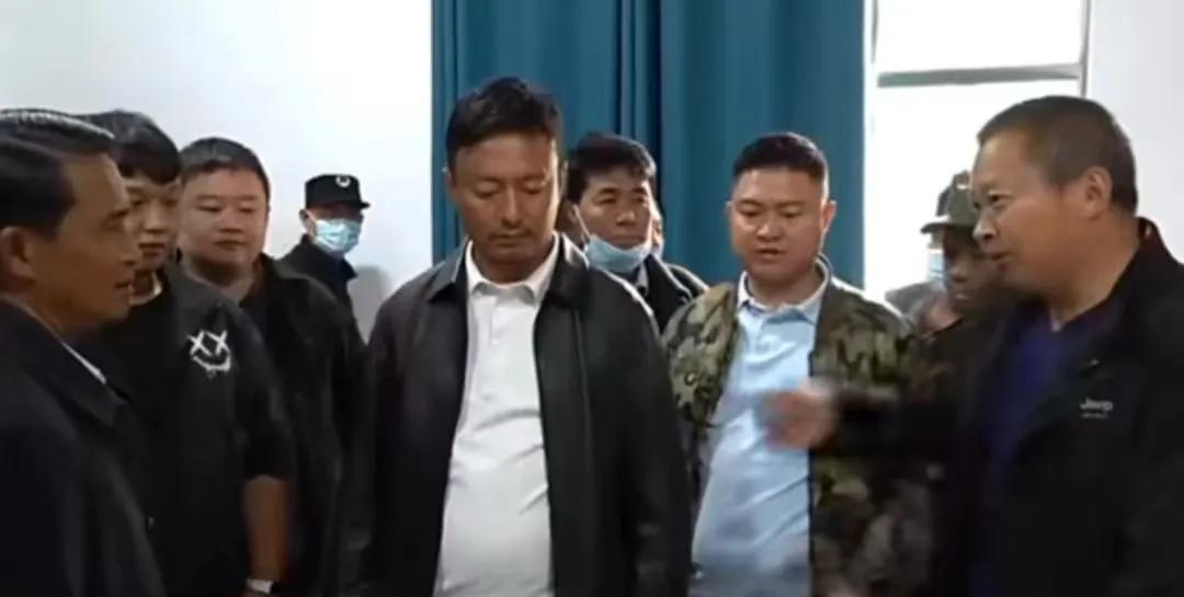 佤邦和果敢谁跟云南关系更好？首先佤邦更像是云南的“翻版”，满街中文招牌，用人民