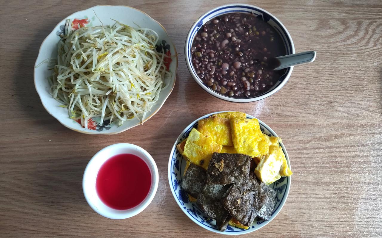 一个人的午餐也可以吃得超级满足！我坚持素食已经一年多了，身边的人都劝我吃点鱼肉，