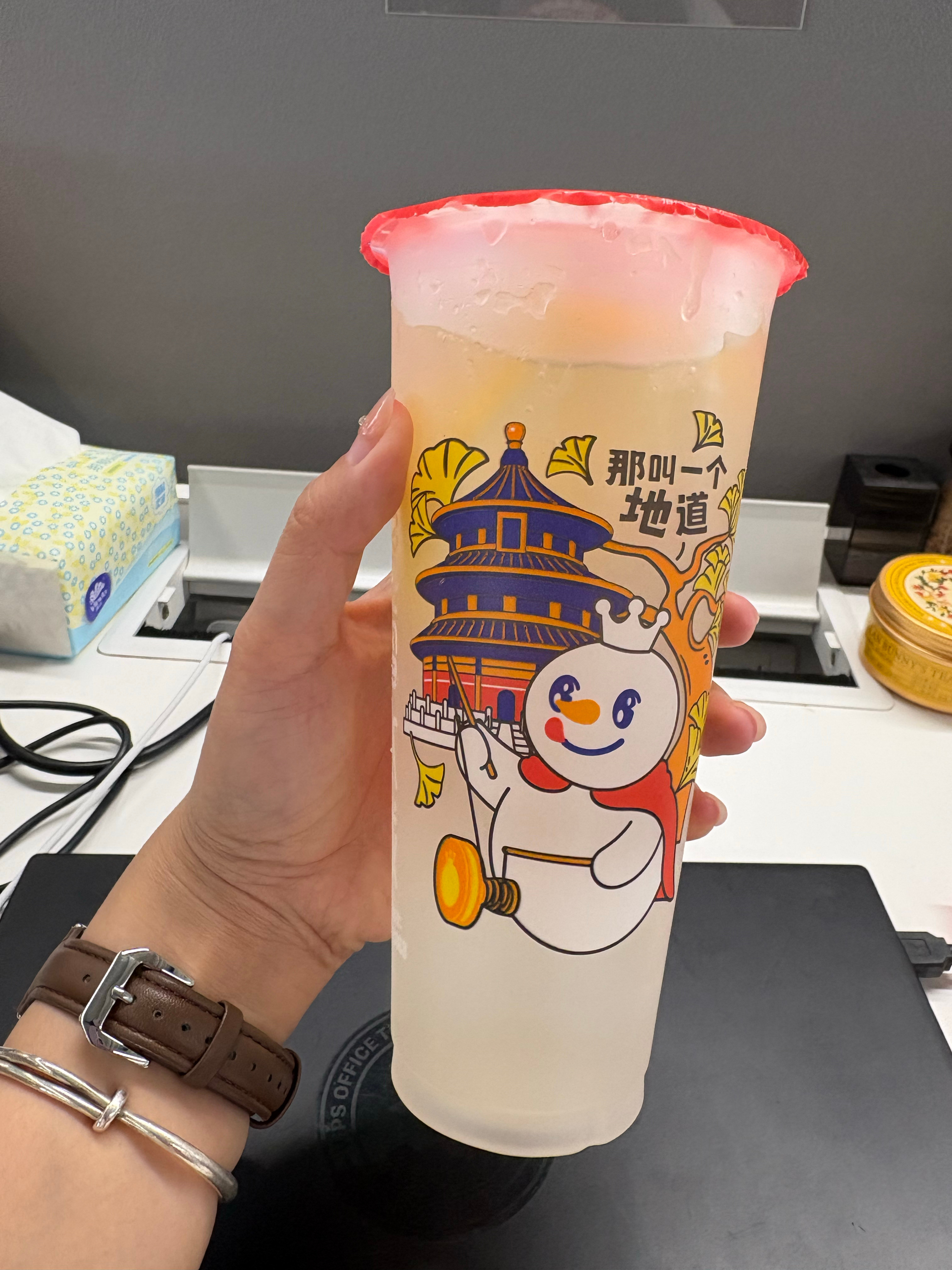 谁能拒绝2元的柠檬水还是小雪城市限定杯[红脸笑]​​​