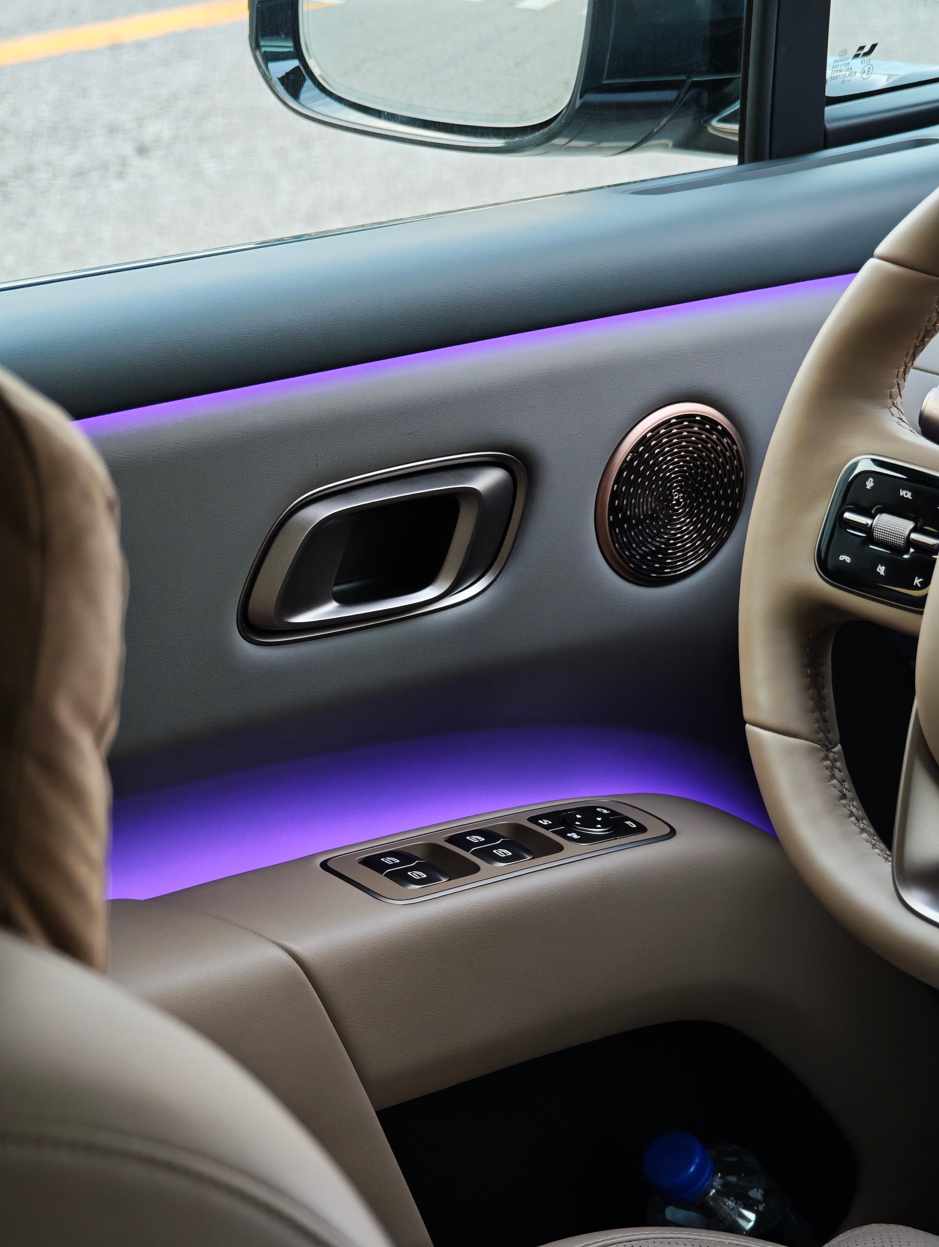 无论动态还是静态，理想i8都具备极其细腻的高级感