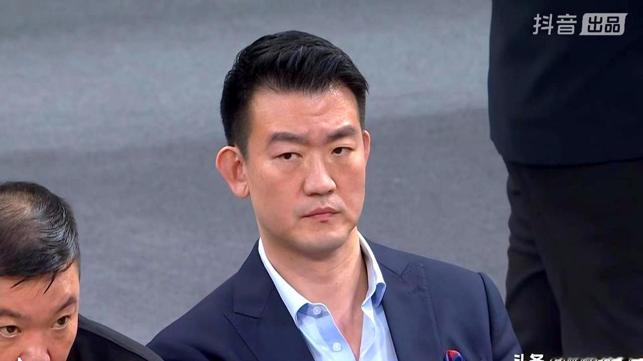 当第三节篮板一次次被上海摘走时，分差就像决堤的水。不是纸面不如人，是活力被碾压
