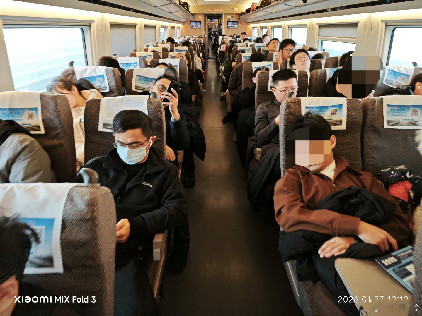 最快的京沪高铁要走四个半小时，时速可达三百四十八公里，其余的则要五六个小时，最慢