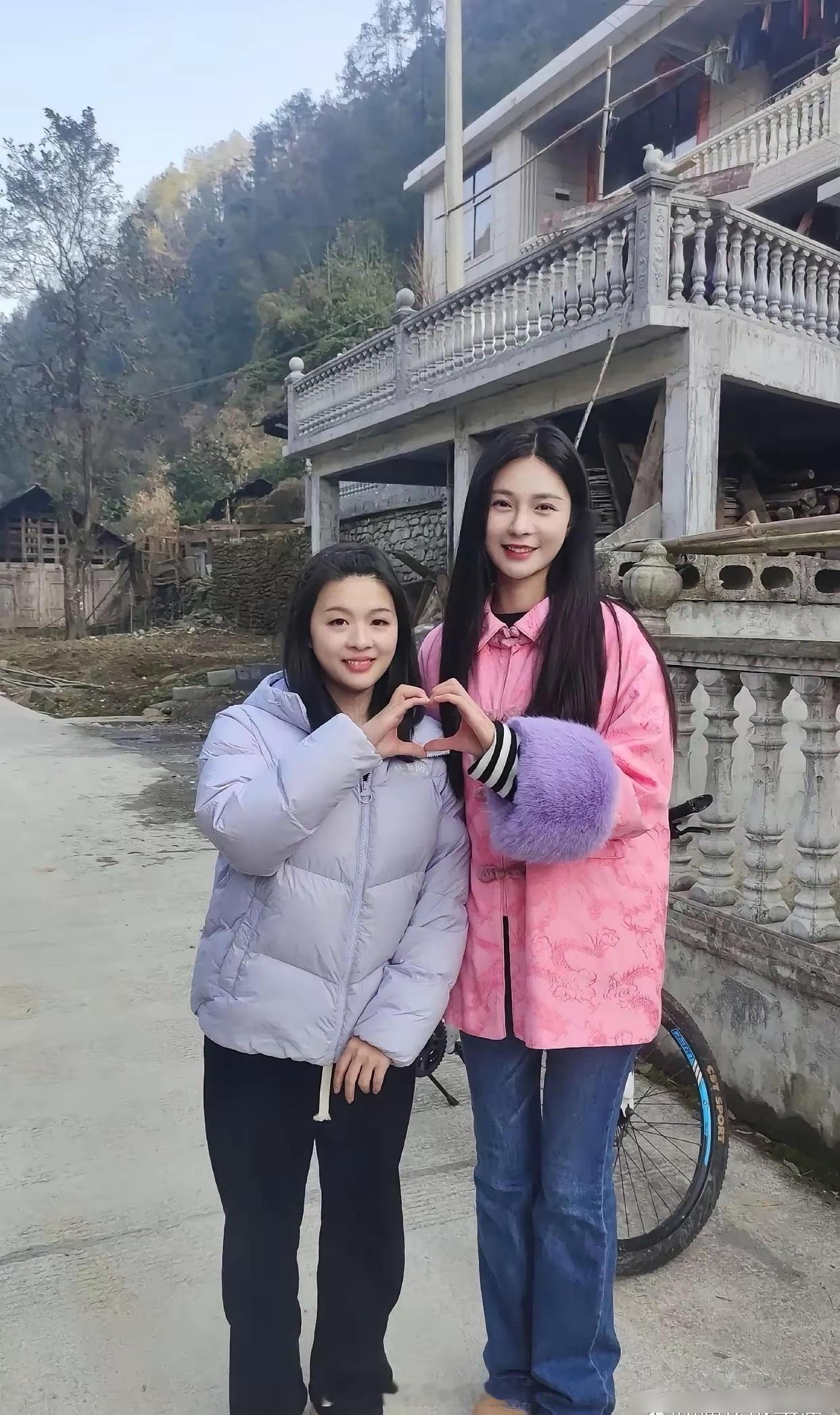 沈梦辰身边这位美女看着好眼熟，可就是想不起名字！