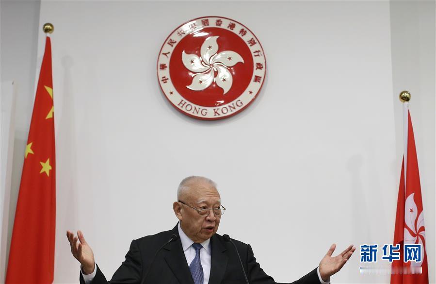 董建华先生公祭仪式，在香港殡仪馆举行，各界人士到场送别，缅怀这位为香港发展付出一生的爱国人士。很多人