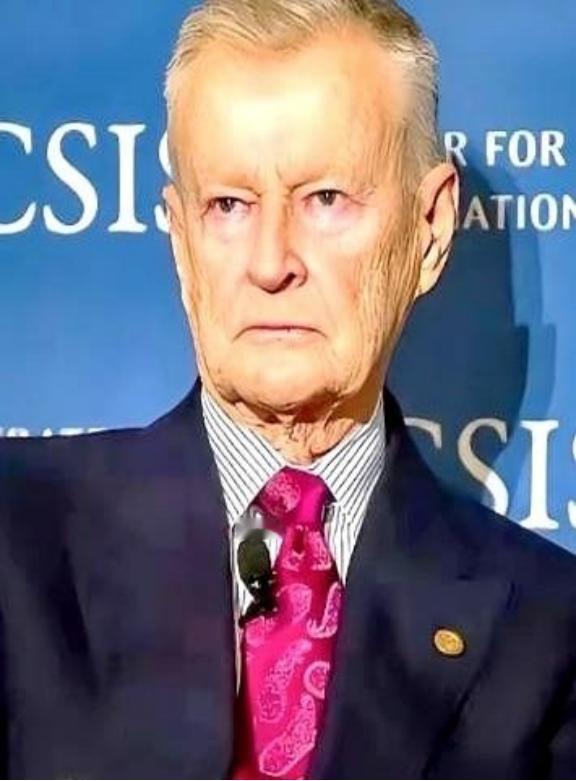 美国顶尖战略大师，晚年反复念叨一句话：我们犯了天大的错，在21世纪初亲手把最大对