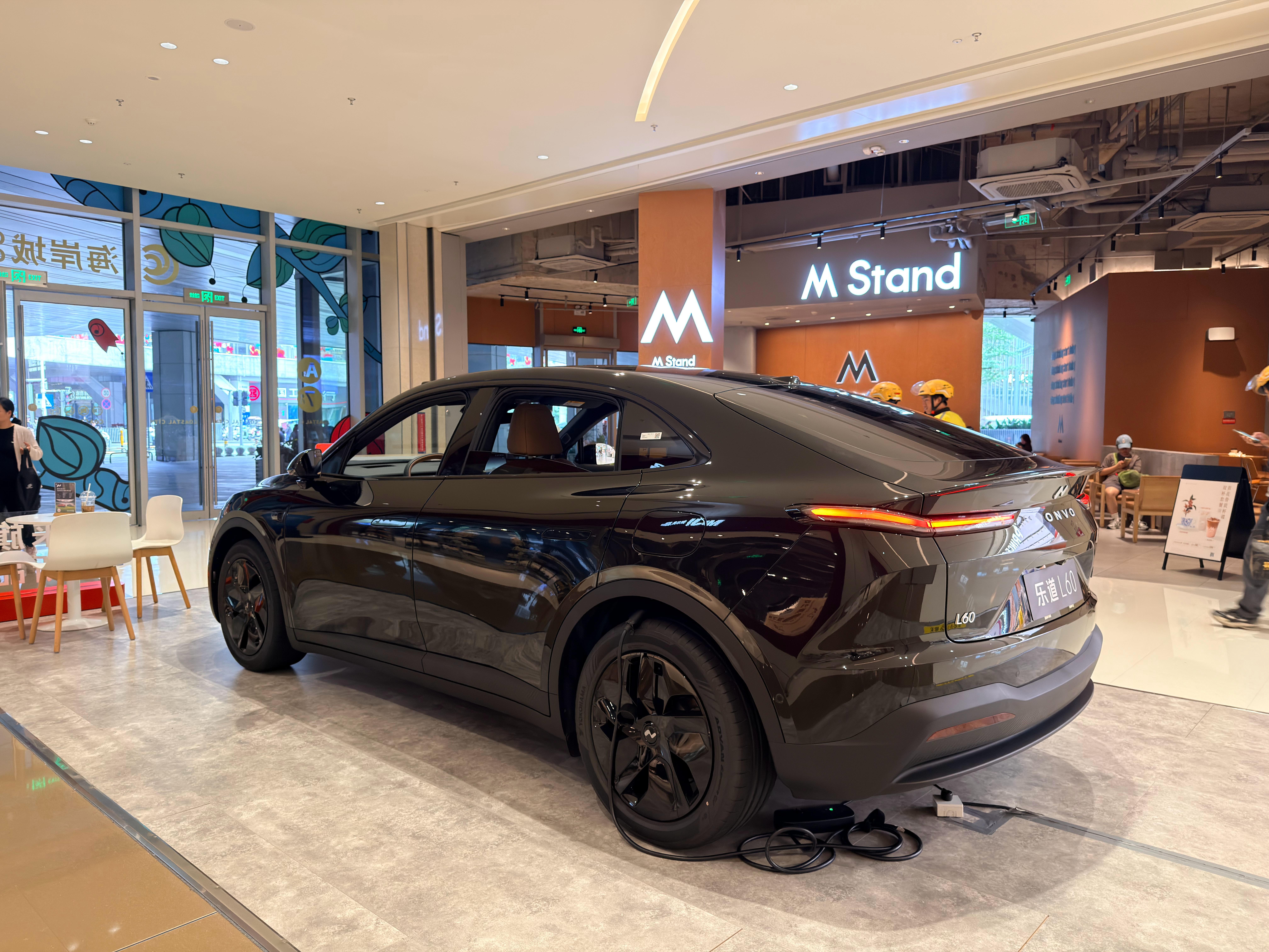 偶遇新款乐道L60，坐上去还是舒服啊乐道​​​