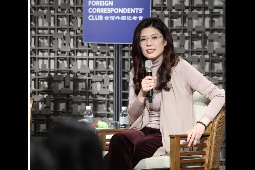 郑丽文回应外媒：两岸问题积累已久　但「总要开始、总要努力」花新闻网简立欣/