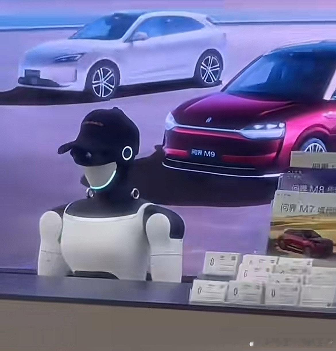 赛力斯给机器人发offer？问界用户中心藏着智能汽车大棋