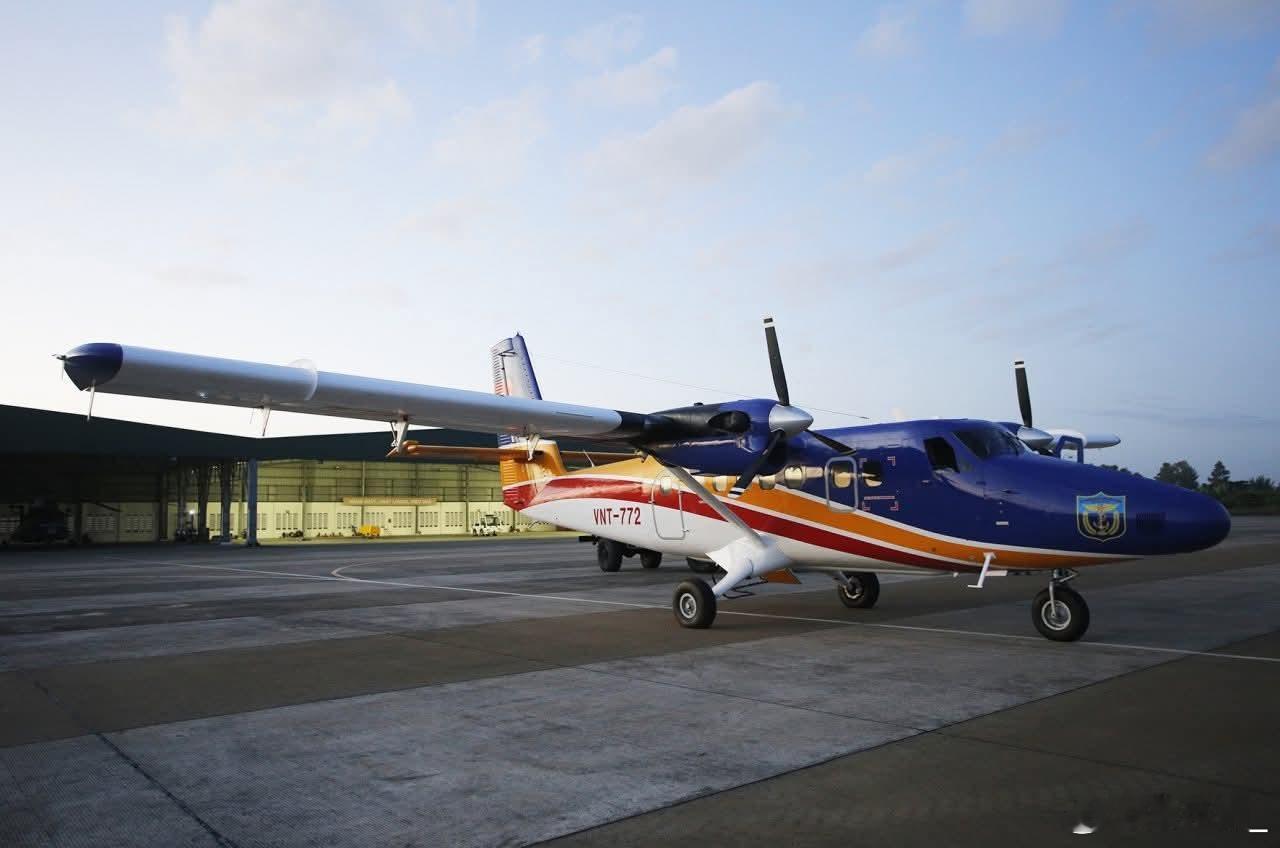 越军的德哈维兰DHC-6-400“双水獭”轻型机在南海进行侦察飞行。越军共有6架