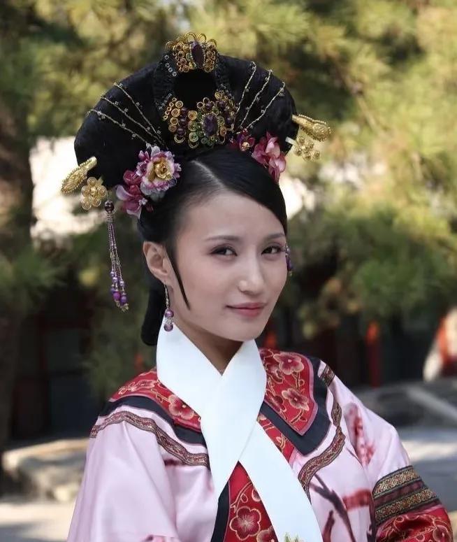 重温《甄嬛传》最被低估的「人间清醒」：欣常在凭啥成为宫斗「幸存者」？欣常在的生