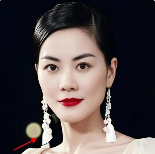 1997年，王菲和百代唱片公司签了约，一下子拿到6000万超高签约费。钱一到手，