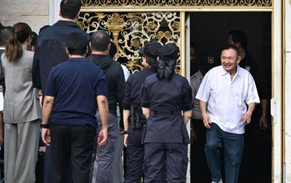 他信已于‌2026年5月11日假释出狱‌，需佩戴电子脚踝监视器至‌2026年9月
