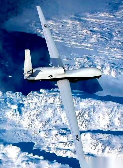 一架价值上亿美元的美军“海神”无人侦察机，突然在雷达上画出了一道诡异的弧线。它