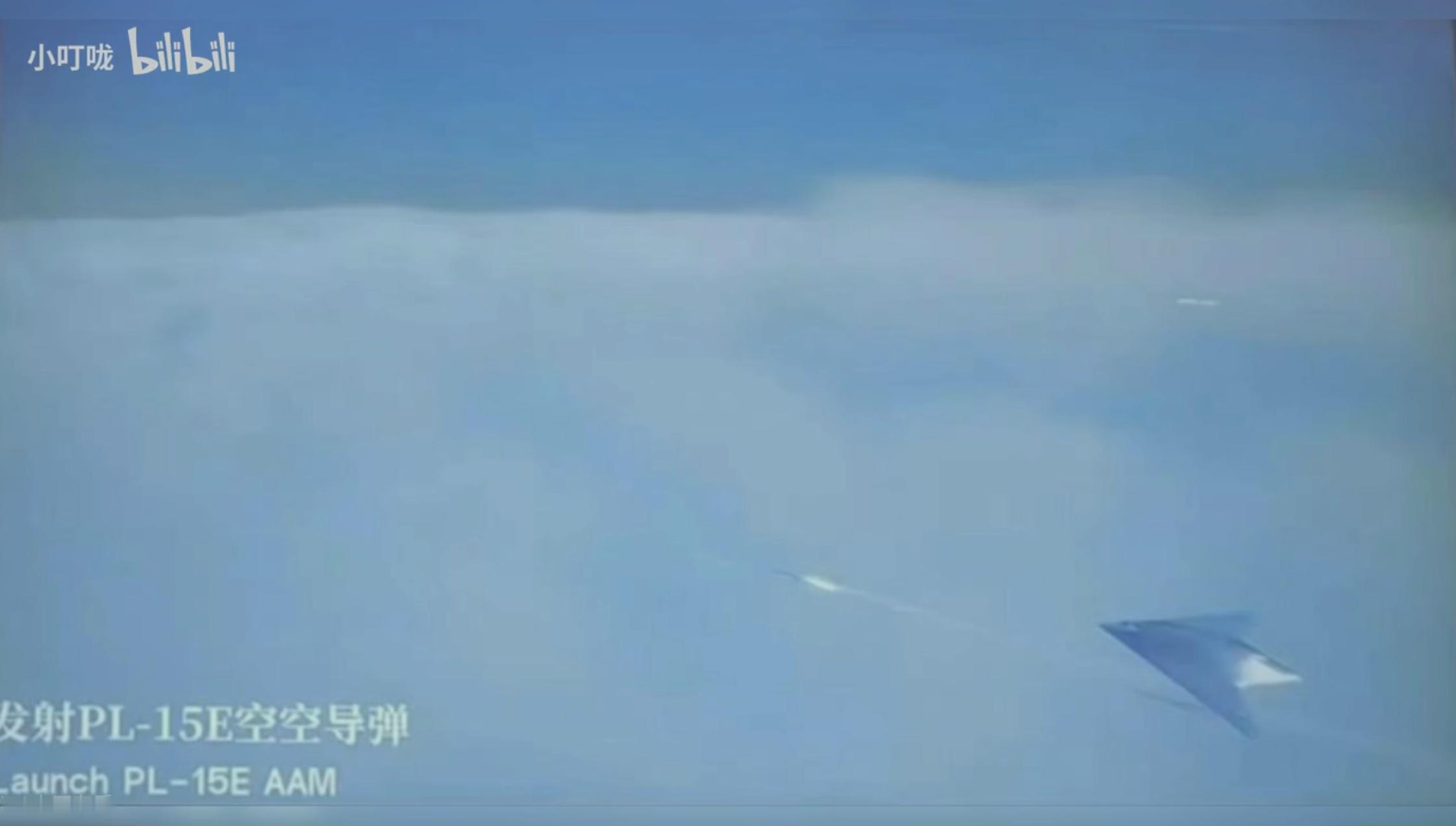 GJ-11发射PL15E空空导弹图像[墨镜]捂了这么长时间终于曝光了[滑稽笑]图