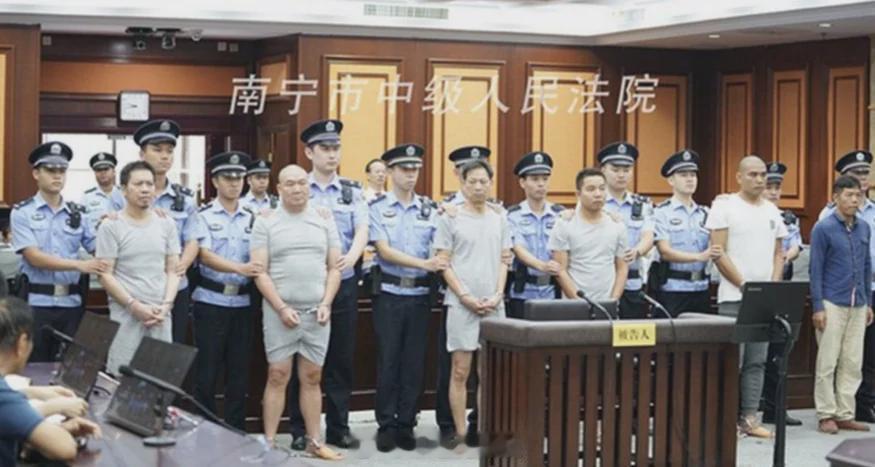 2013年，中国商人谭有辉以28.2万美元的价格雇佣了一名杀手“干掉”他的竞争对