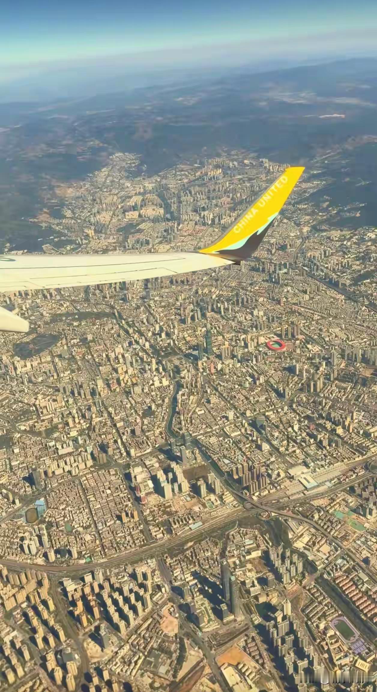 高空氏俯看昆明挺大的但是热力图片中昆明真的不大，主要是是滇池会展版块及巫家坝片