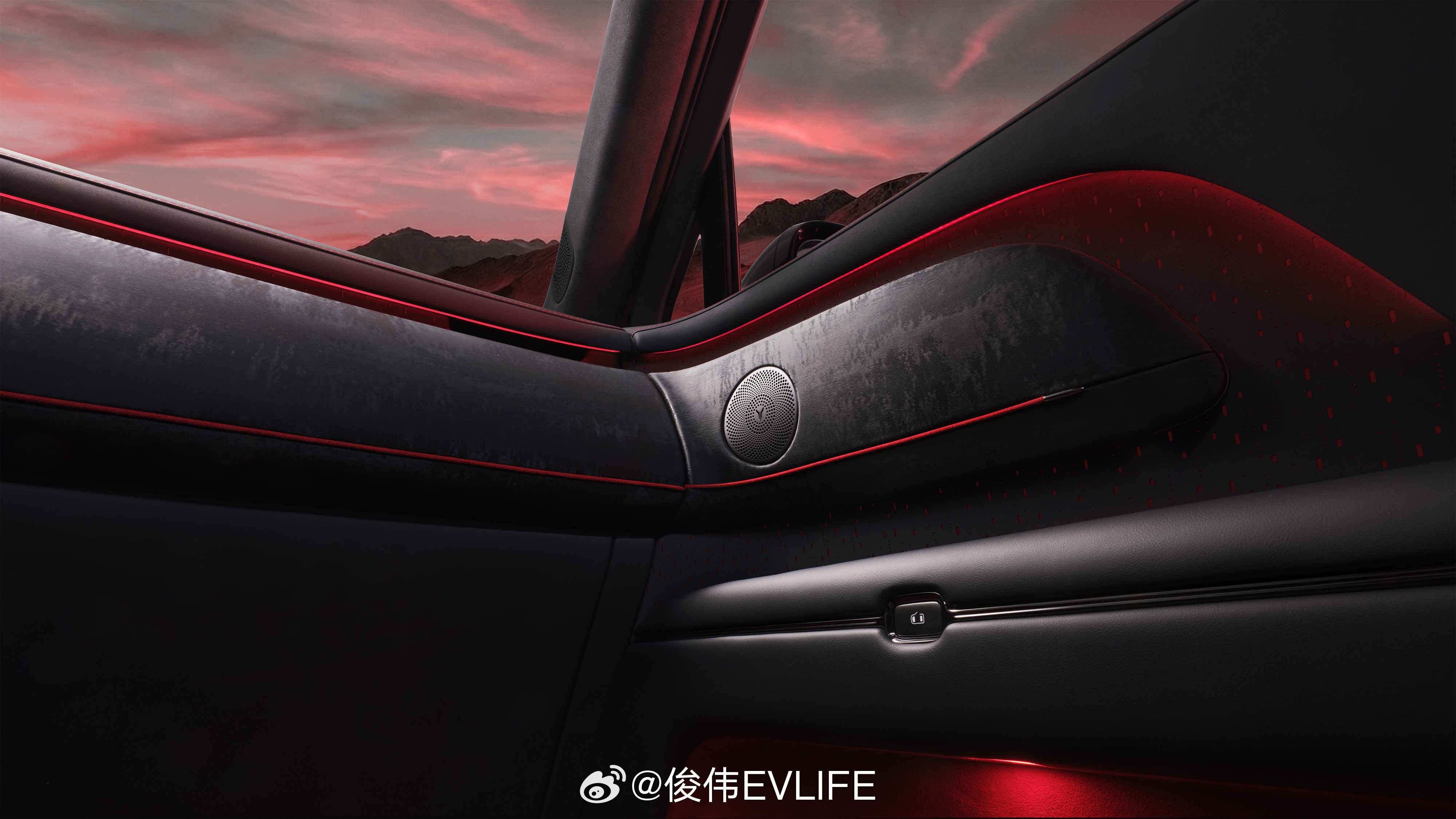 896线激光雷达全球下线首秀看泰山岚图泰山黑武士看完岚图黑武士版的内饰，岚图将星