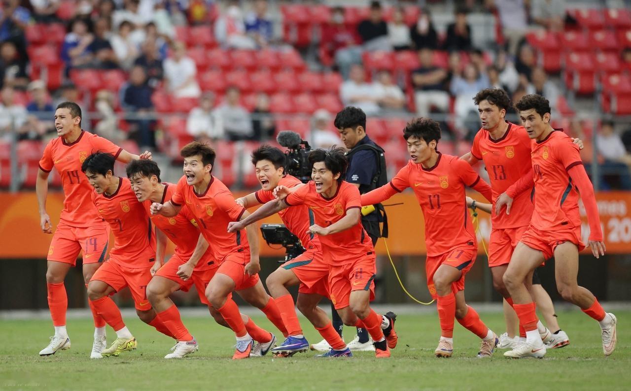 U23国足这些人，就是我们冲击下一届世界杯的希望和底气。这枚沉甸甸的亚运铜牌，含