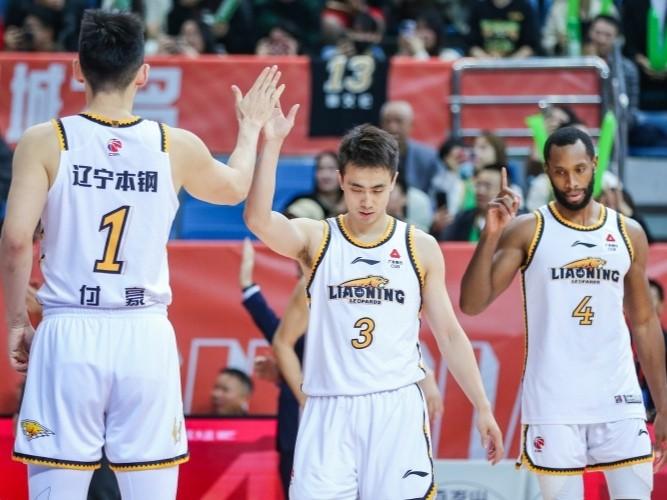 CBA最新消息：据辽宁男篮球员赵继伟在对阵上海男篮赛后自媒体发布“呵呵”后又回复