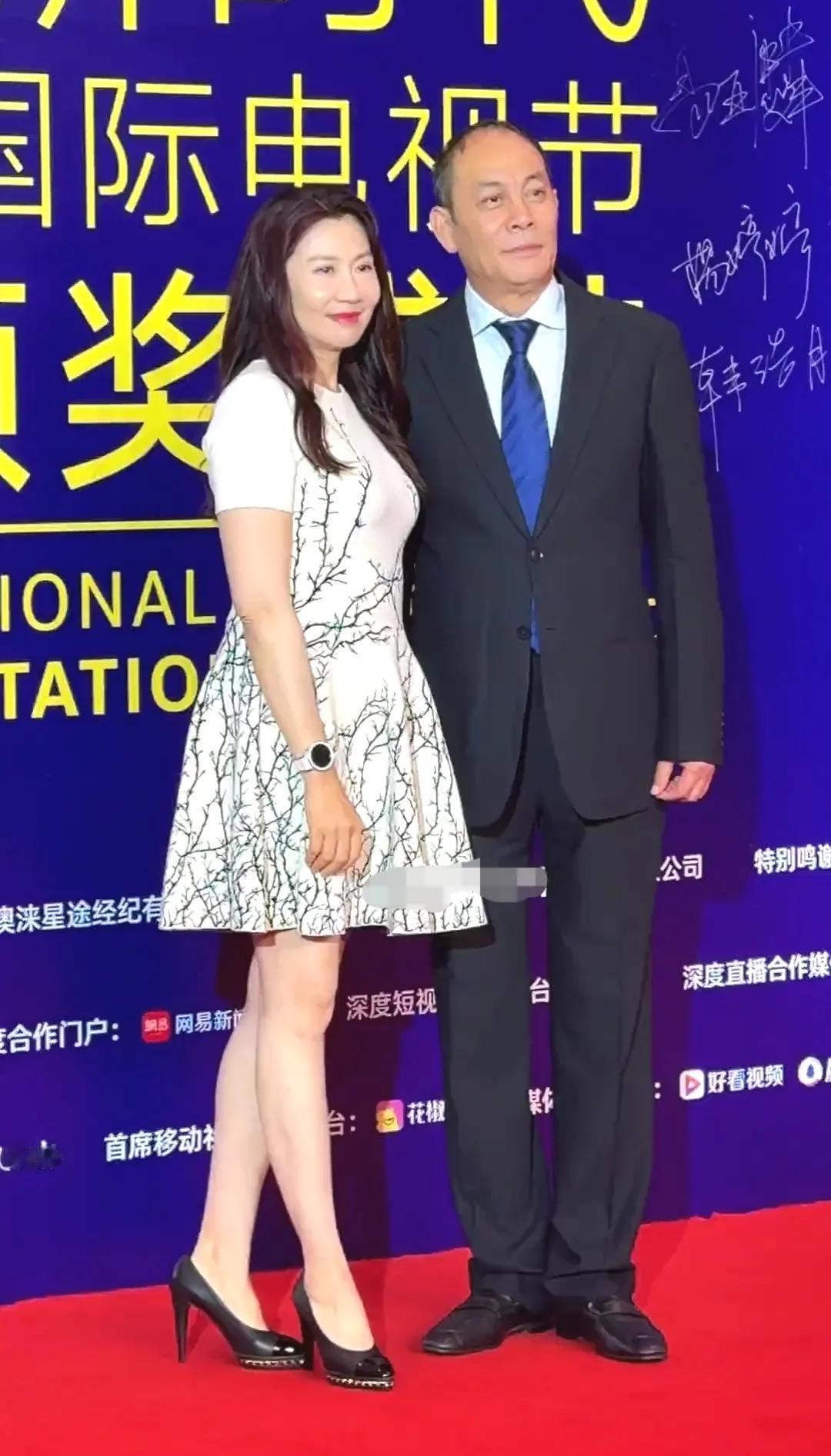 张光北妻子陈炜珠圆玉润，非常的有气质。坊间一直流传着《亮剑》楚云飞扮演者张光