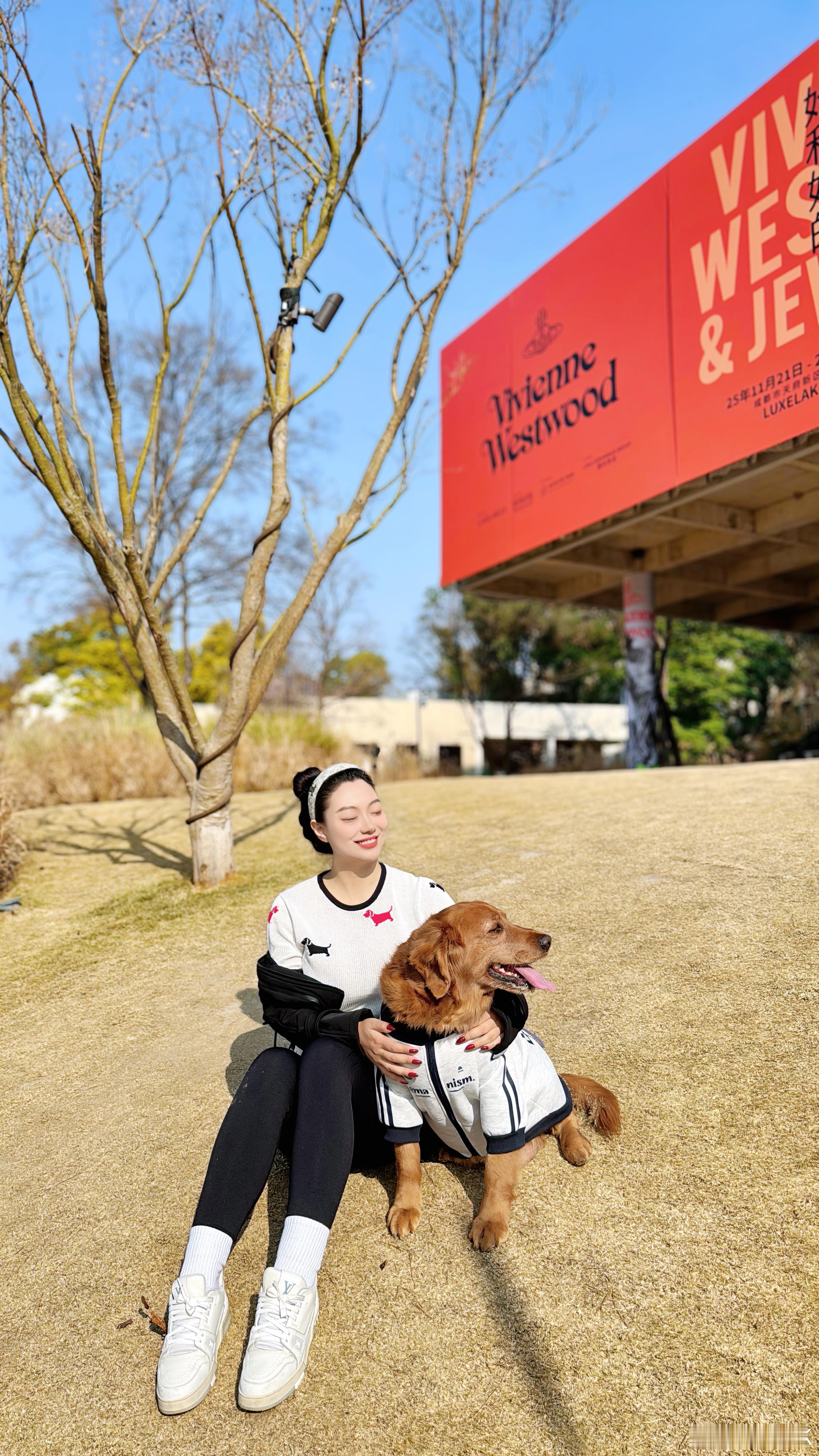 麓湖CPI果然是超适合带宠物citywalk的地方！！小呆萌又被帅哥美女们围观