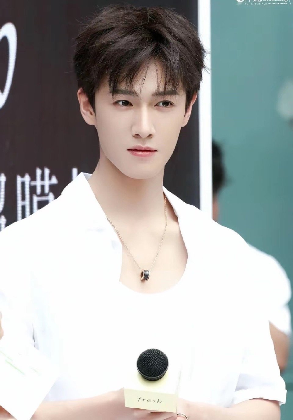 比赵丽颖还勇的人出现了，那就是28岁的李昀锐，真是没想到，他竟然在节目上直接