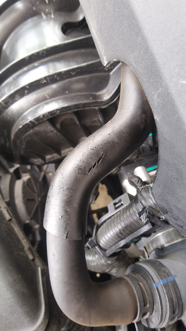 国产品质还需努力！去年买了辆吉利新帝豪给老婆代步，很多朋友都说吉利现在还可以，