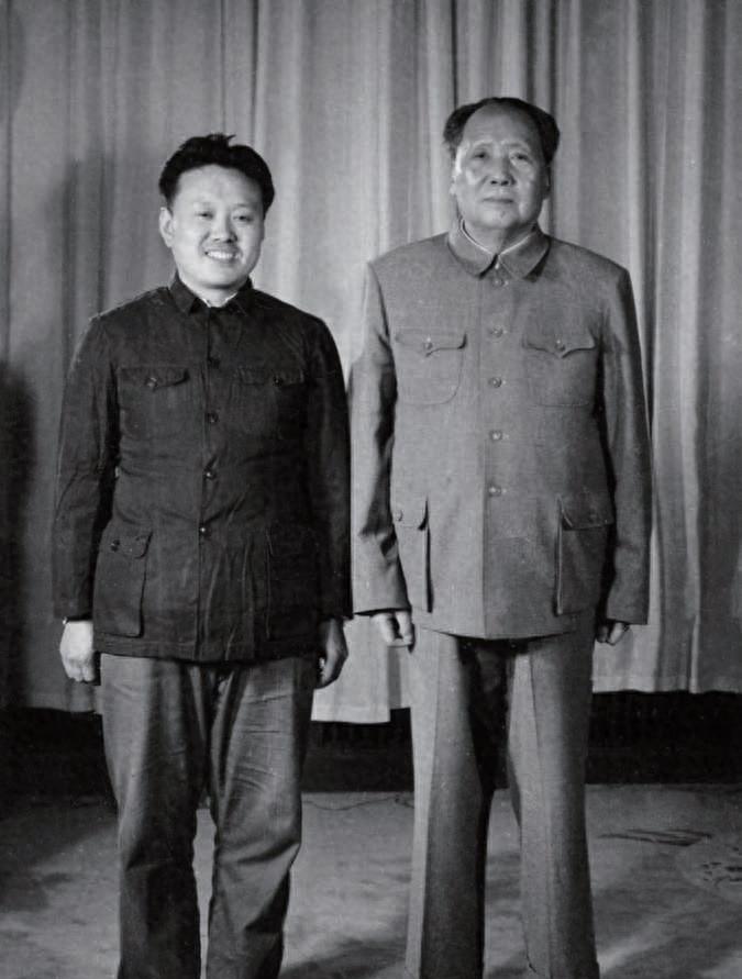 60年除夕夜，毛主席吃了一口葱花饼，放下筷子厉声道：把厨师喊来60年2月7日，