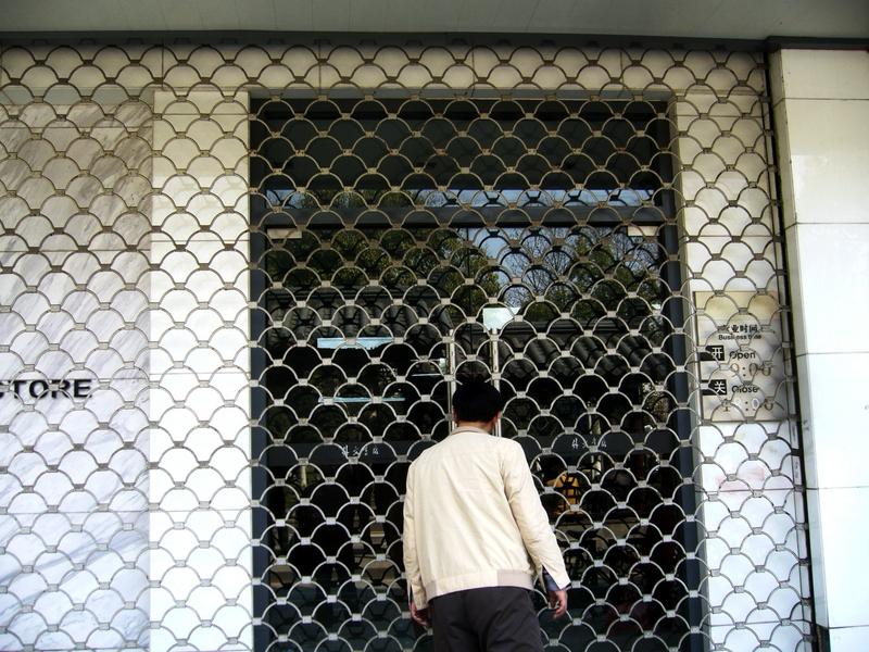 扎心真相！普通人一辈子能赚多少钱？刚性支出竟吞噬大半收入普通人一辈子的总收入