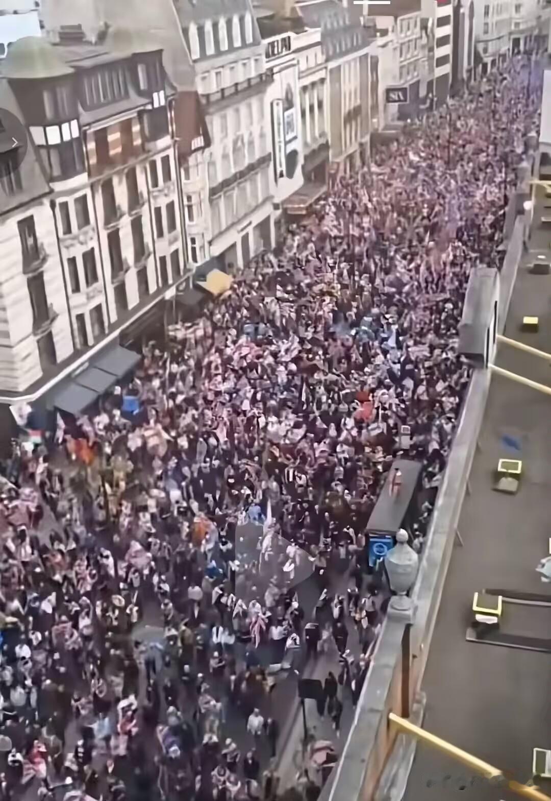 英国近日开始大游行了，导火索就是那个18岁白人大学生被英国出生的锡克教徒给5刀捅