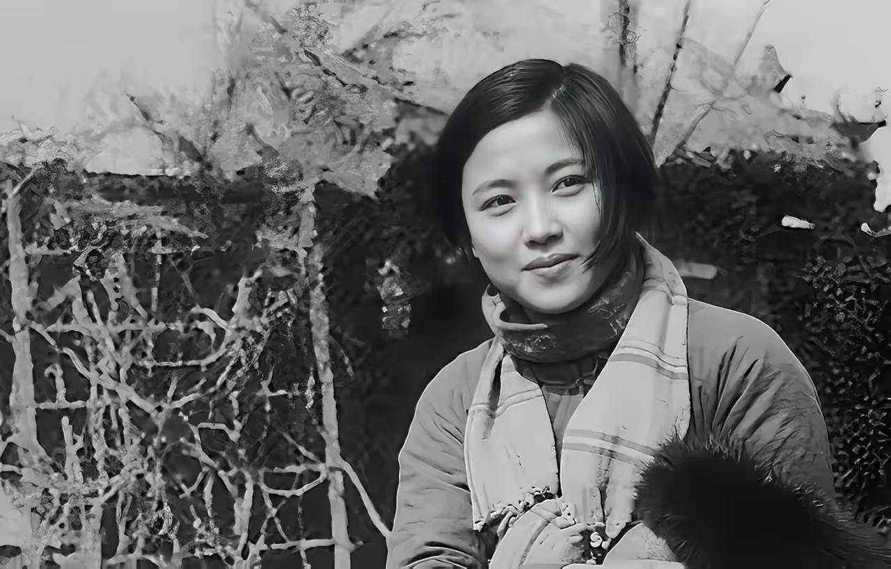 陆璀，1914年生于浙江吴兴，清华大学社会学系毕业。她年轻时容貌秀丽，气质端庄温