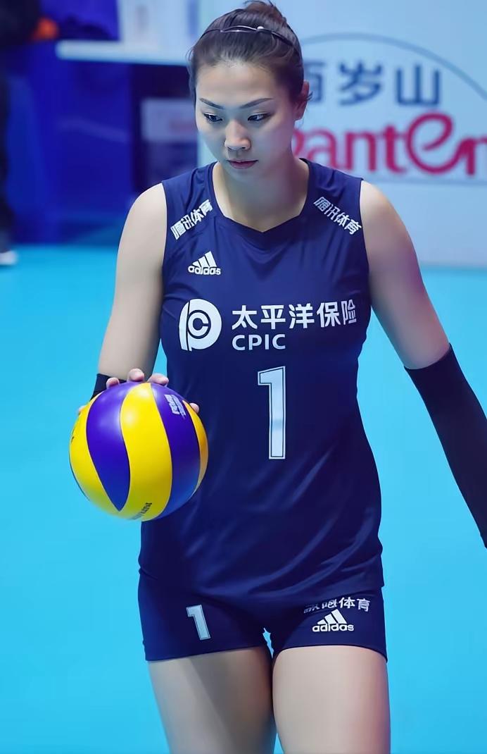 现在中国体育也就只剩下女排还能看看其他的就不行了原中国女排运动员袁心玥队长