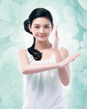 之前觉得大S的一生是洒脱，现在发现她的一生是悲哀。初恋时被抛弃，初婚后不幸福，