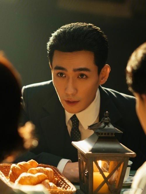 11月2日，朱一龙官宣新电影《空枪》！我服了，朱一龙拍电影拍到无法自拔……有