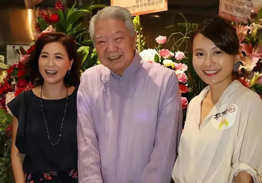 蔡澜离世，他这一生无儿无女，却能潇洒精彩的过完自己一生。人家从年轻时便选择不