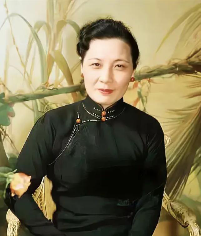 1937年，全国民众踊跃捐出5万两黄金支援抗战，说好买1300架飞机，最后只运回