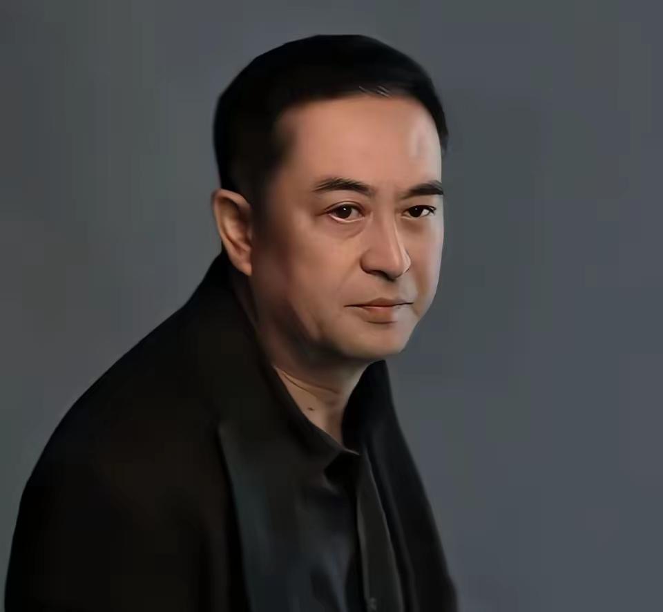 《主角》播出后口碑不赖，张嘉益兼艺术总监又演戏，拿奖的呼声原本挺足。可前阵子同剧