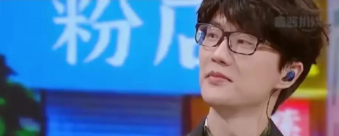 冯禧26岁嫁给40岁许嵩，芒果台另一个女主持人靳梦佳，跟汪苏泷谈完恋爱分手后，现在连公开露脸的机会都