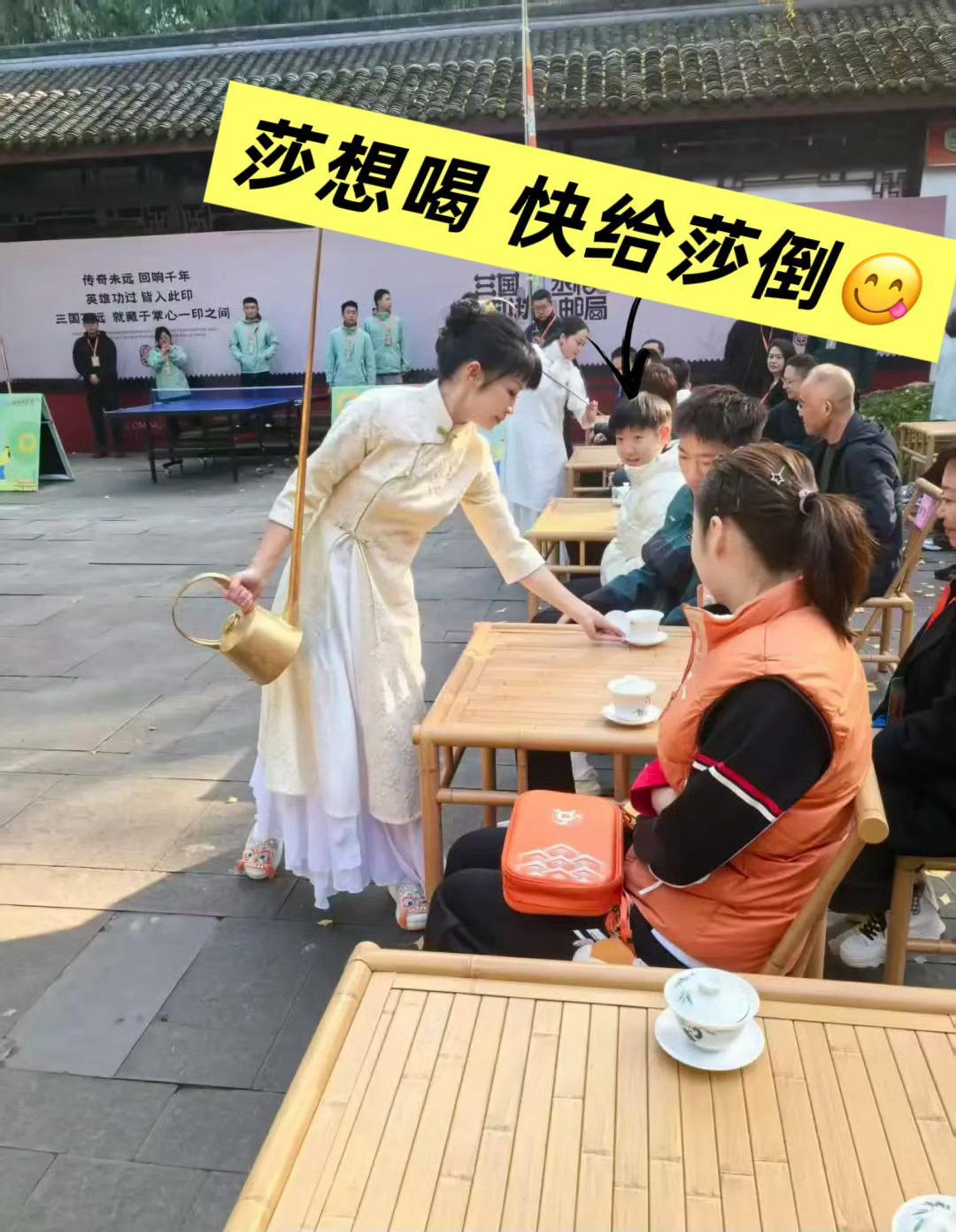 今日份四川成都国球“进公园”活动，奶白团子莎来了。👀孙颖莎解锁了小丸子皮肤