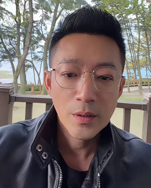 事实证明菲总果真是人红是非多呀汪公子跑到海边去溯源海带去了，视频中的他一出镜