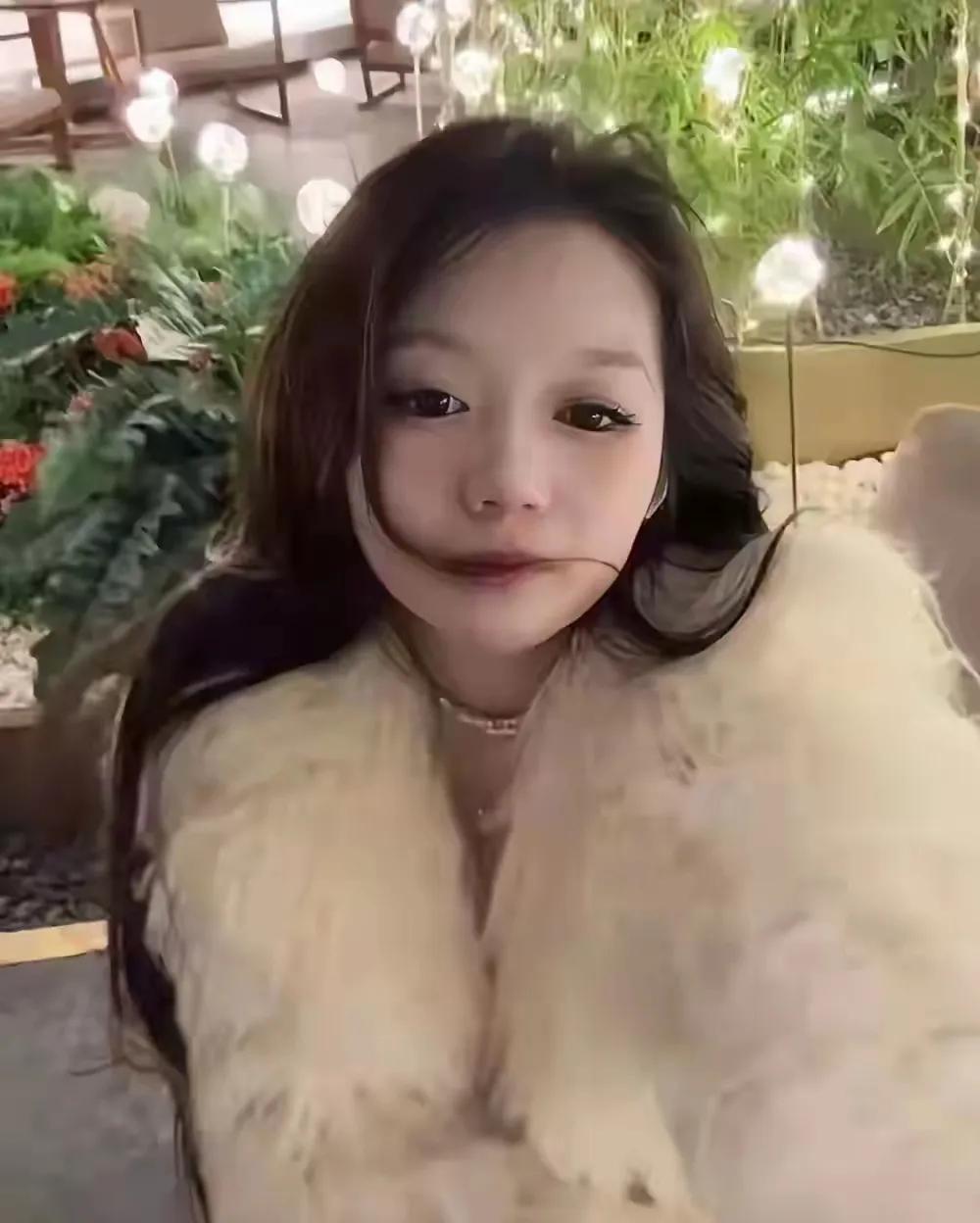 肖飞其他后宫怀孕了就流产，唯有懂小姐怀孕就生，还承诺娶她，无论古代还是现代，娘家